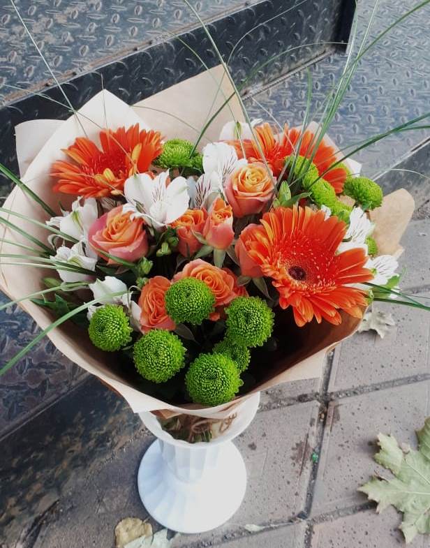 Букет цветов из: Герберы, Хризантемы, Альстромерии и Розы в Серове Свердловская область