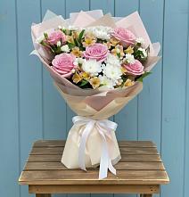 Букет цветов из:  Гвоздики, Орхидеи и Розы в Серове Свердловская область