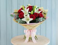Букет цветов из:  Лилии и Розы в Серове Свердловская область