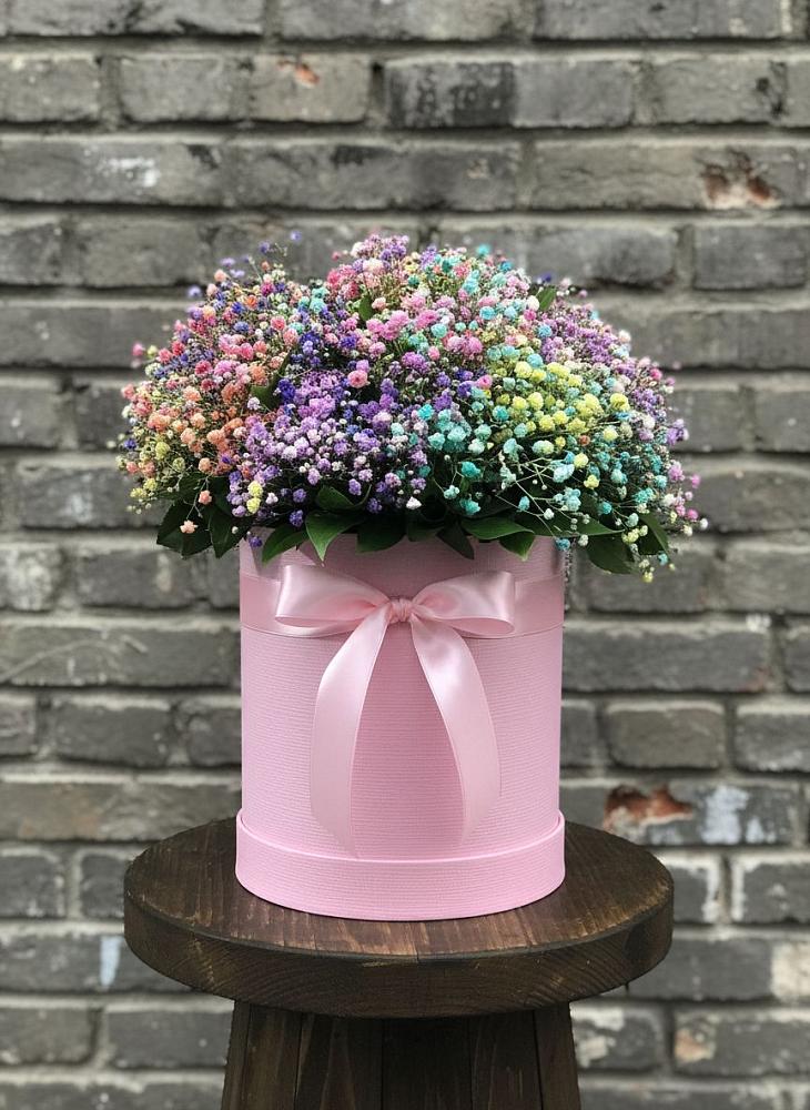 Цветочная композиция из Гипсофила и Розы в шляпной коробке в Серове Свердловская область