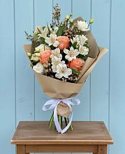 Букет цветов из:  Альстромерии, Лизиантусы, Розы и Хризантемы #REPLACE_PRED# Серове Свердловская область