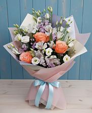 Букет цветов из:  Лизиантусы, Розы, Альстромерии и Гипсофила в Серове Свердловская область