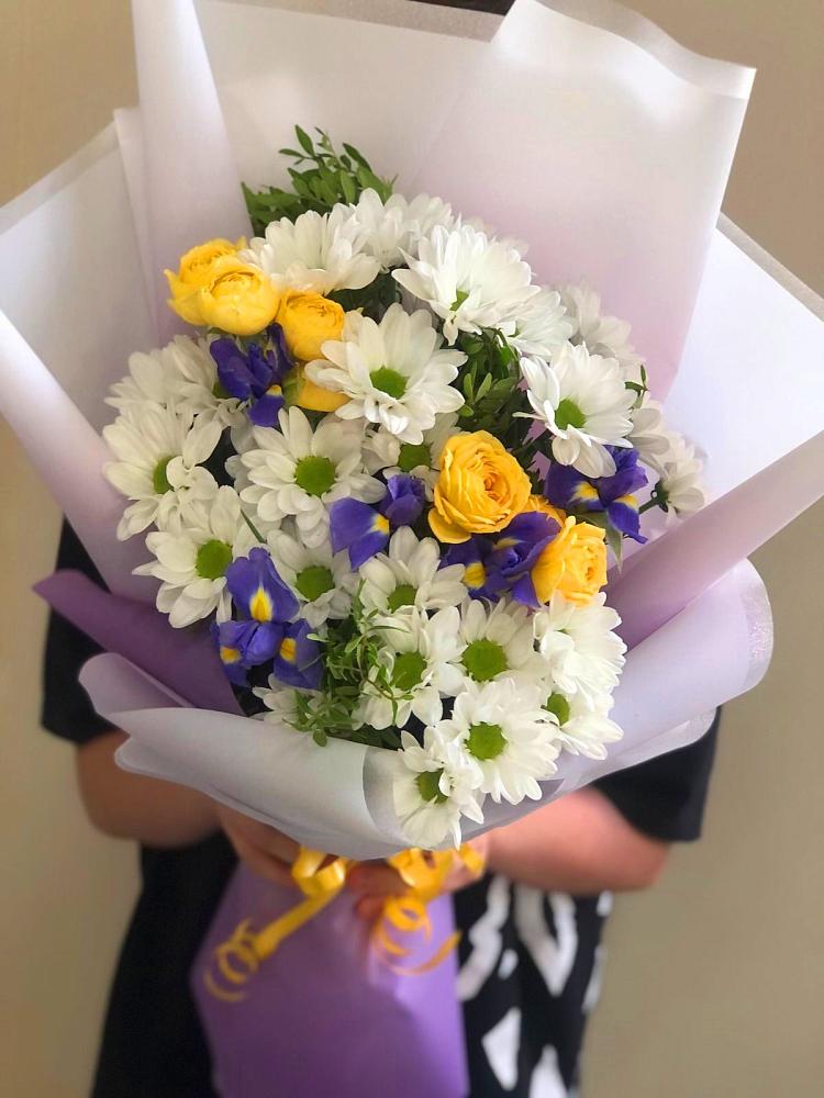 Букет цветов из: Ирисы, Хризантемы и Розы в Серове Свердловская область