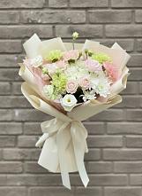 Букет цветов из:  Гвоздики, Розы, Лизиантусы и Хризантемы #REPLACE_PRED# Серове Свердловская область