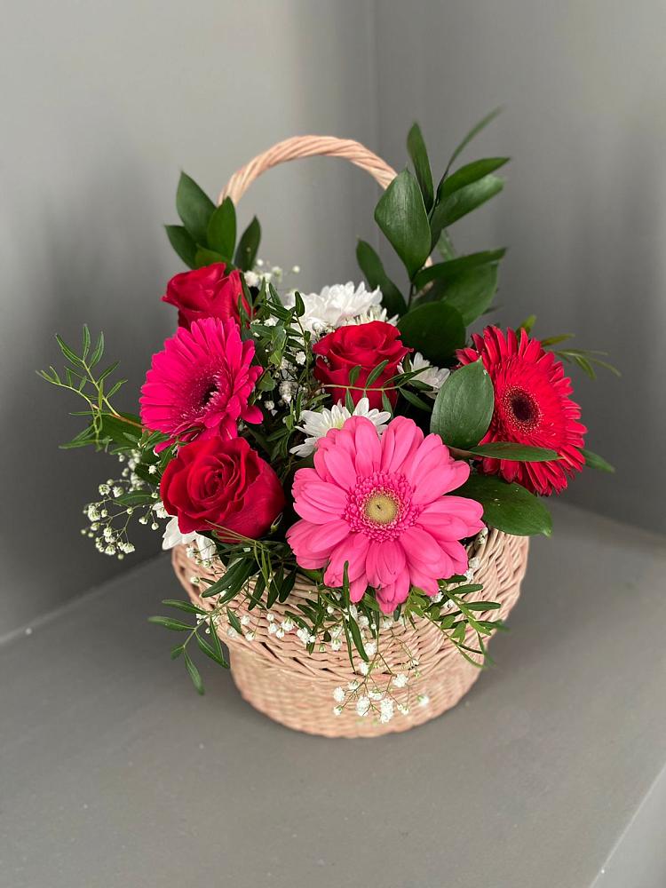 Цветочная композиция из Розы, Хризантемы и Герберы в корзине в Серове Свердловская область