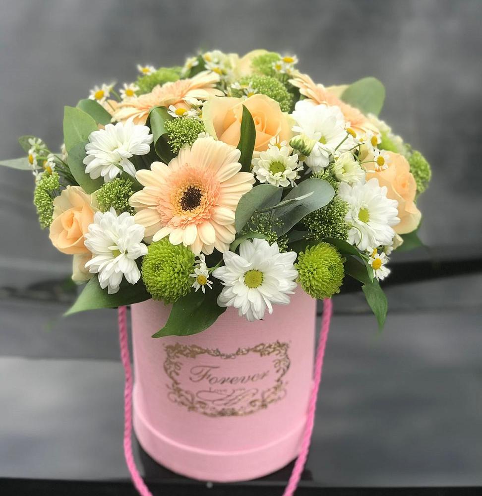 Цветочная композиция из Розы, Герберы и Хризантемы в шляпной коробке в Серове Свердловская область