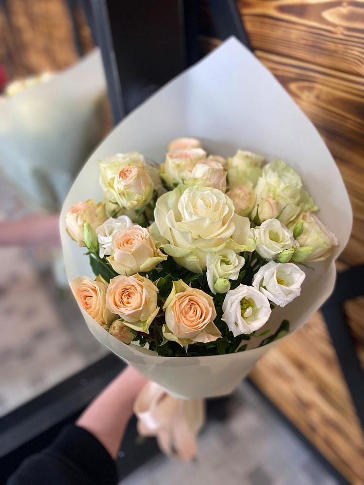 Букет цветов из: Розы и Лизиантусы в Серове Свердловская область